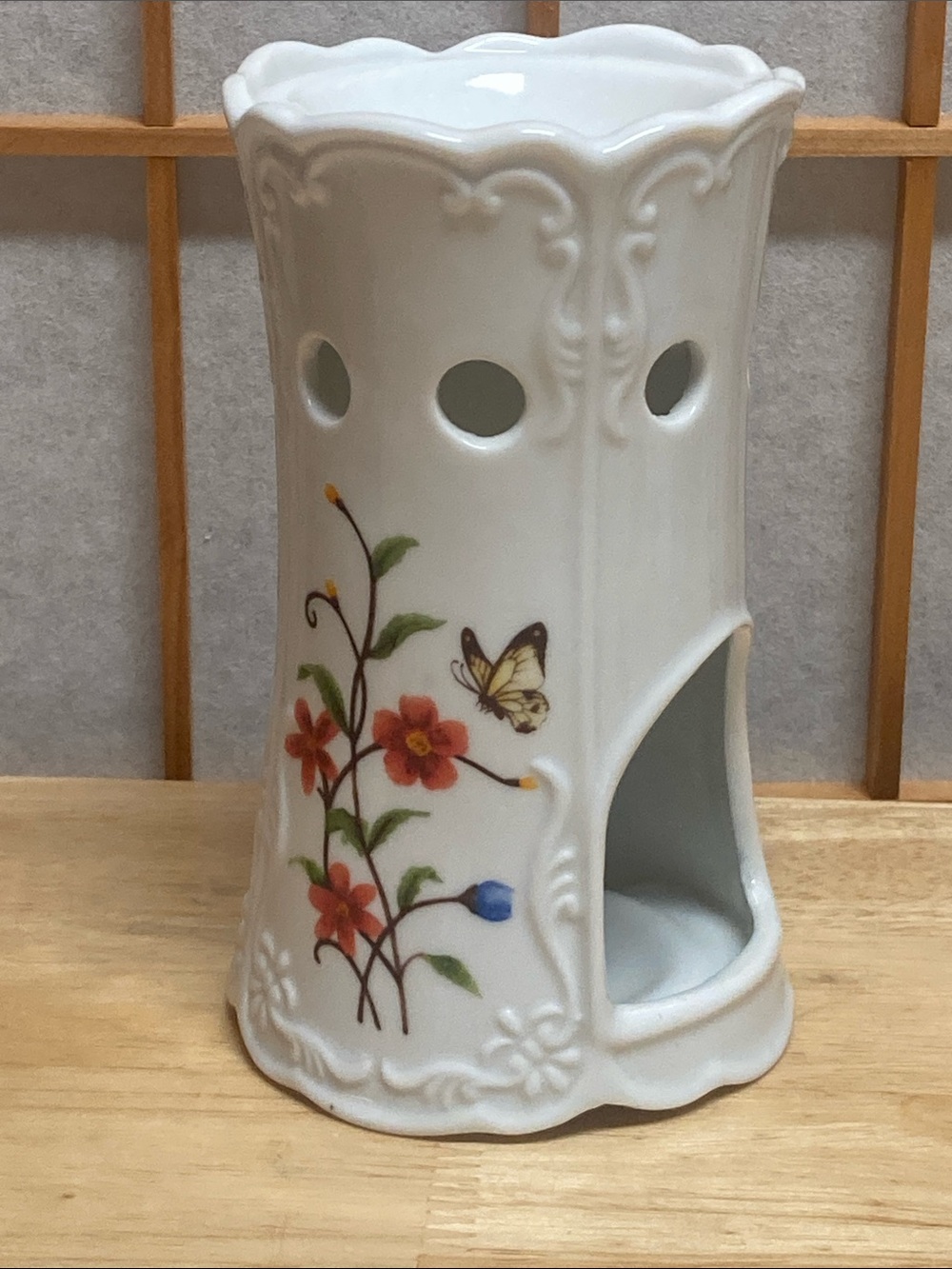 Yankee Candle Floral and Butterfly Tea Light Wax Warmer White Porcelain